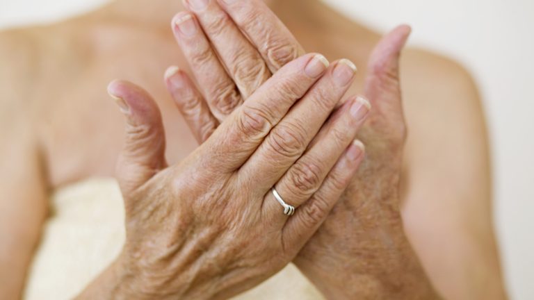 4 Factors That Accelerate Hand Aging