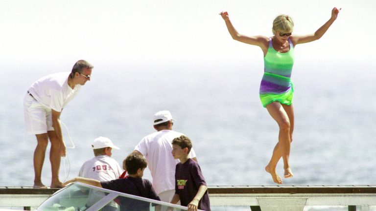 5 Iconic Outfits Princess Diana Wore After Prince Charles That Cemented Her Style Legend