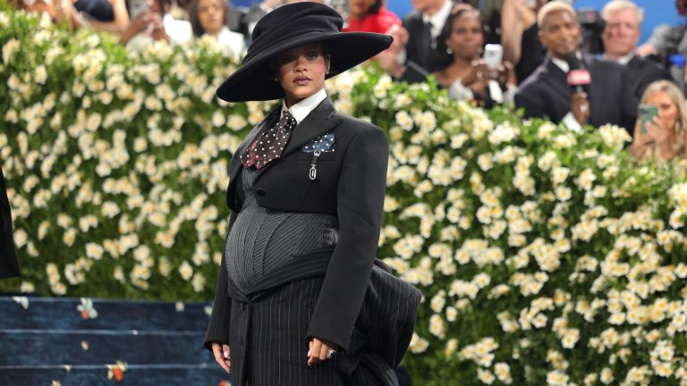 5 Rihanna Maternity Outfits That Show You Can Still Look Fabulous During Pregnancy