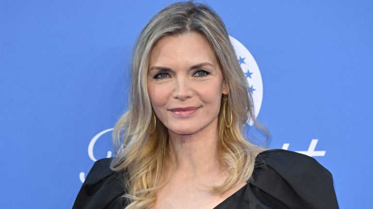 Michelle Pfeiffer Looks Gorgeous Without Makeup