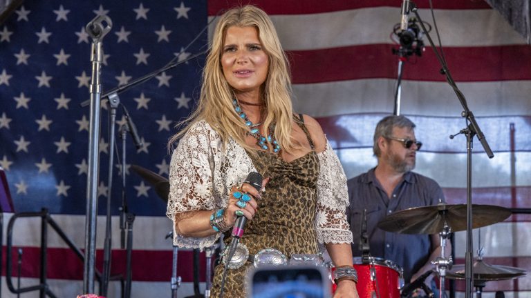 Jessica Simpson's Comeback with Dirty Blonde Hair is the Transformation We've Been Waiting For