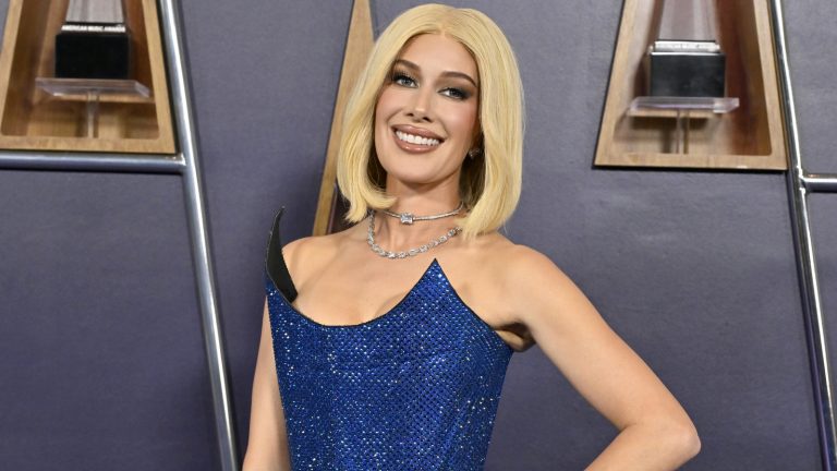 Fashion Disasters at the 2025 American Music Awards: Celebrities Who Missed the Mark