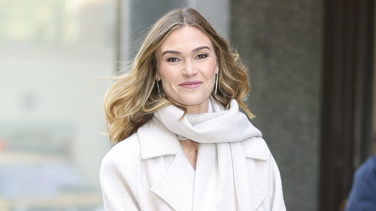 Julia Stiles' Favorite Nonfiction Books That Should Be On Your Bookshelf