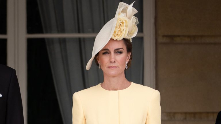 Kate Middleton Masterfully Transforms a Pantsuit into a Chic Fashion Statement