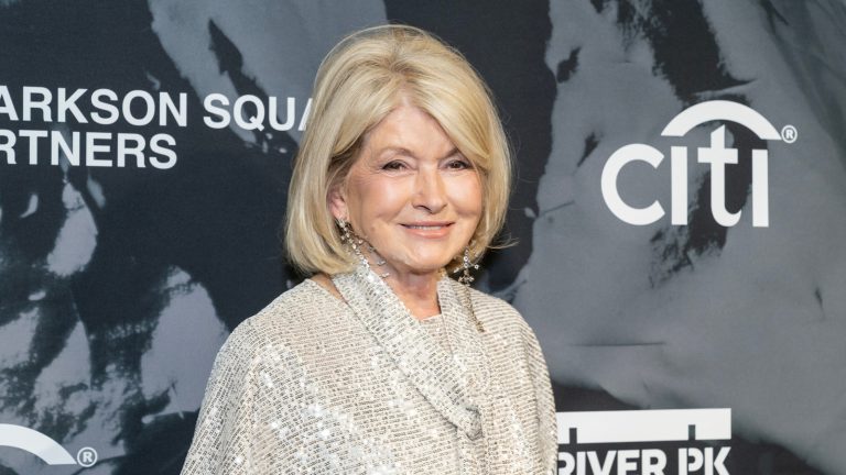 Martha Stewart Looks Stunning Without a Full Face of Makeup