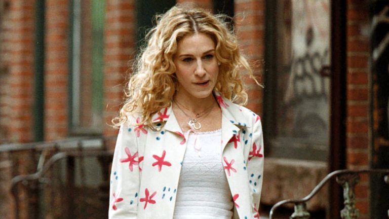9 Carrie Bradshaw Outfits That Will Remain Stylish in 2025