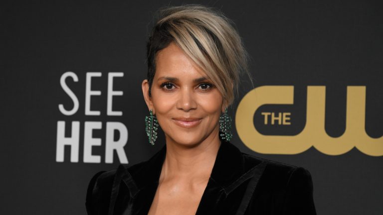 6 Celebrities Who Effortlessly Rock Both Dark and Light Hair Colors
