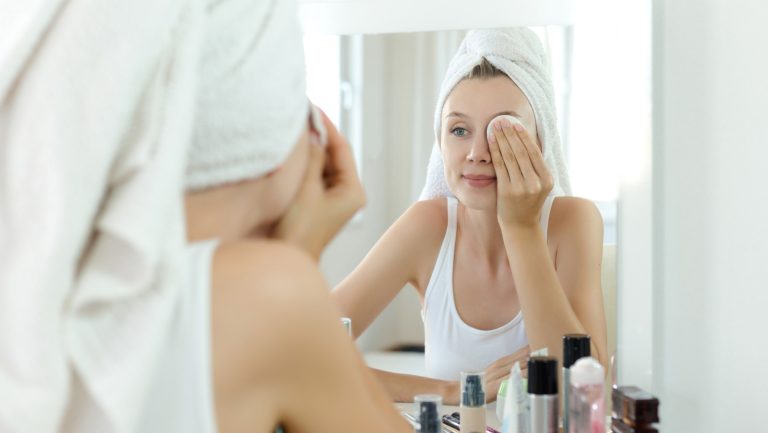 The Best Method for Safely Removing Eye Makeup