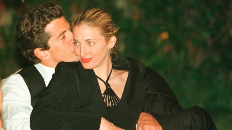 The Timeless Elegance of Carolyn Bessette-Kennedy's Chic and Simple Style
