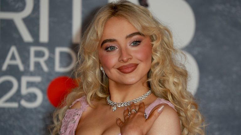Sabrina Carpenter's New Hairstyle Makeover Is the Nostalgic Look We Didn't Know We Needed