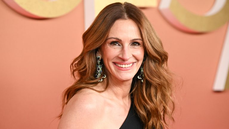 Julia Roberts' Most Breathtaking Hairstyles Show She Can Rock Any Look